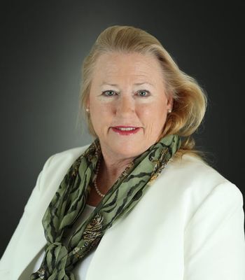 Portrait of Eileen Albury, Broker Associate.