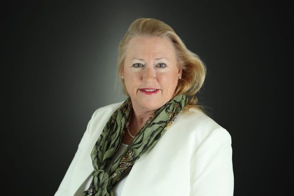 Eileen Albury, Broker Associate